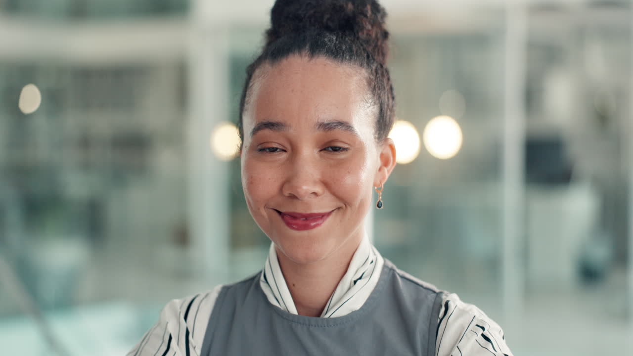 retrato de una mujer de negocios sonriente
