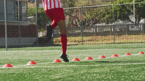 Fußballspielertraining-Auf-Dem-Feld