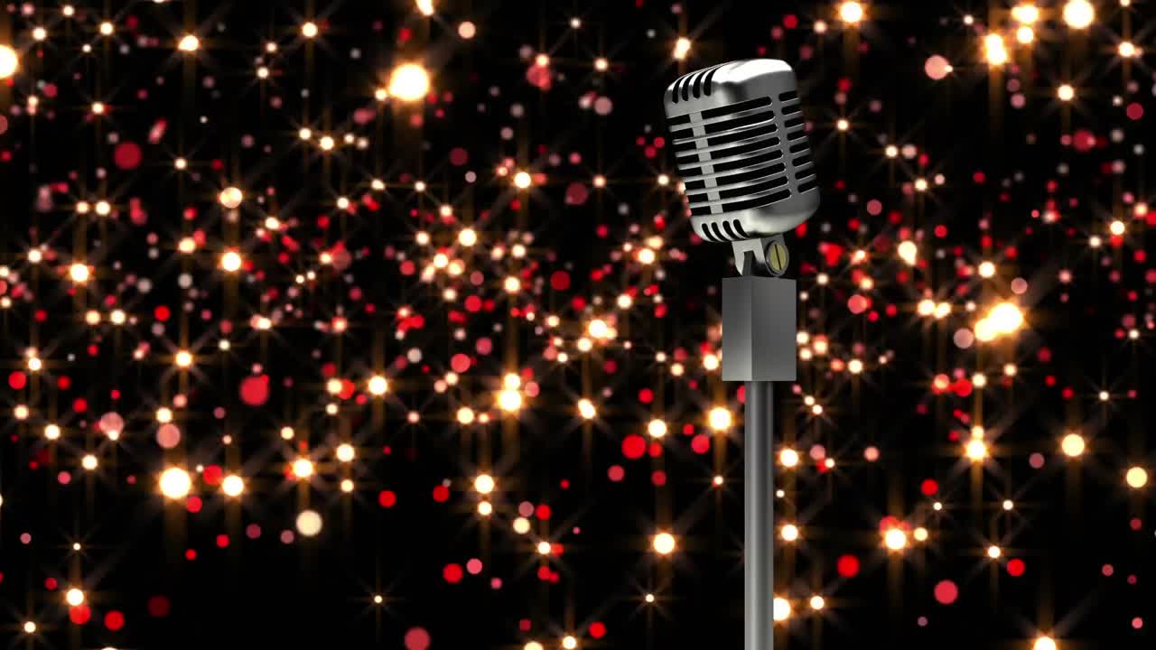 micrófono metálico retro contra manchas rojas de luz contra un fondo negro
