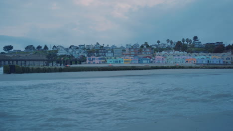 Bunte-Gebäude-Von-Capitola-Beach,-Kalifornien