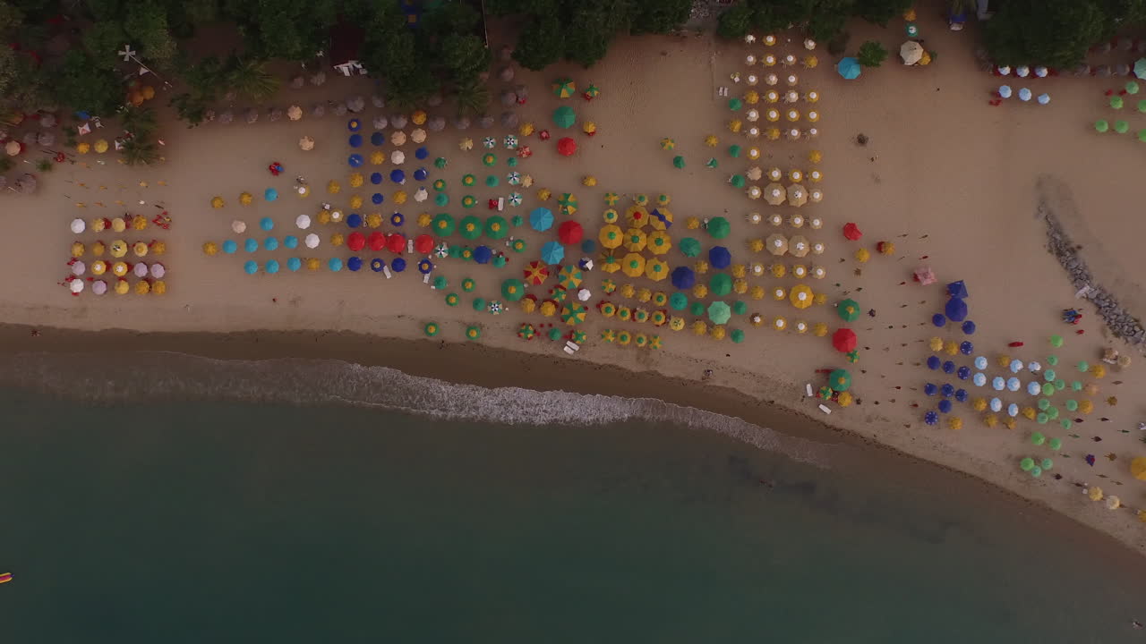 vista aérea de la playa de beira-mar en fortaleza, ceará, brasil