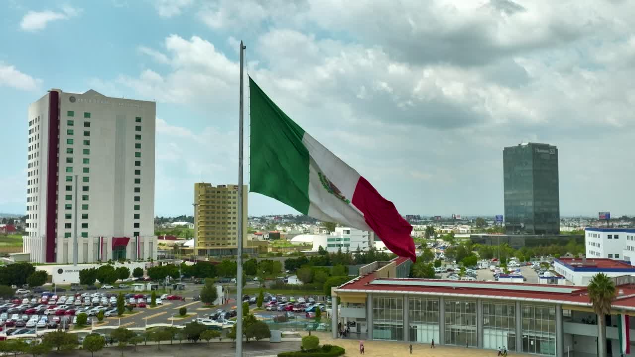 The flag of M&eacute;xico waving near the independence day in September