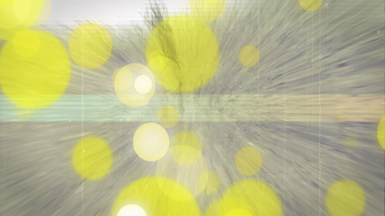 빛의 흔적 위에 오렌지색 반이는 반점의 애니메이션 추상적인 배경