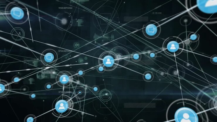 Animation af et netværk af blå personikoner over databehandling på mørk baggrund