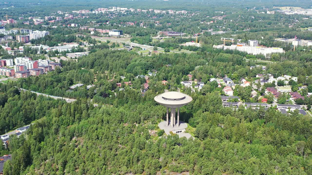 воздушный вид водонапорной башни хайкаранпеса в эспоо.