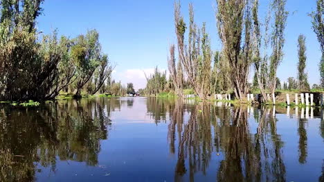 Zeitraffer-Im-Hauptkanal-Von-Xochimilco,-Mexiko-Stadt