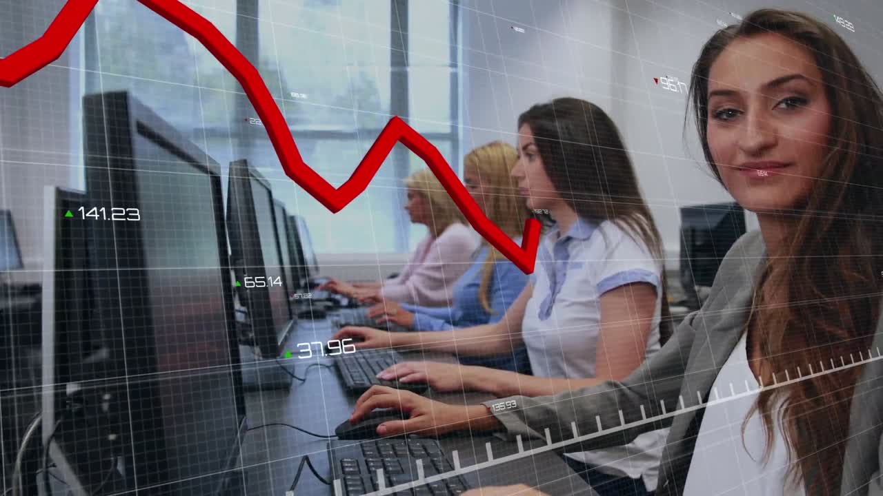 animación de la línea roja, estadísticas y procesamiento de datos por computadora sobre mujeres empresarias que utilizan computadoras.