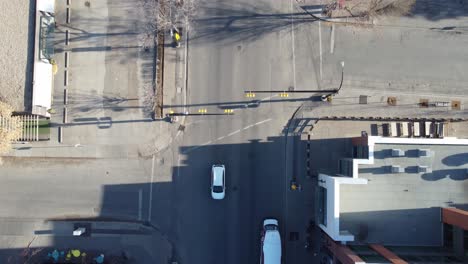 vista aérea del barrio del centro de la ciudad de calgary de la misión en una mañana temprana de primavera