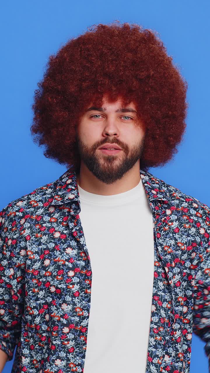 Inspired caucasian man having good idea plan startup showing inspiration motivation eureka gesture