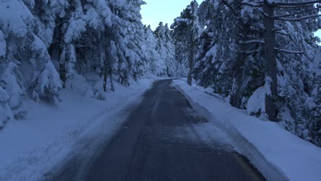 camino de montaña en la nieve - filmado en dji inspire 2 x7 raw