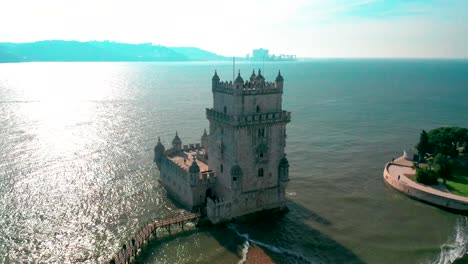 volando sobre la torre de belem en 4k