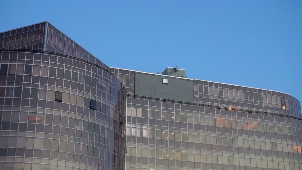 edificio residencial o de oficinas durante el día