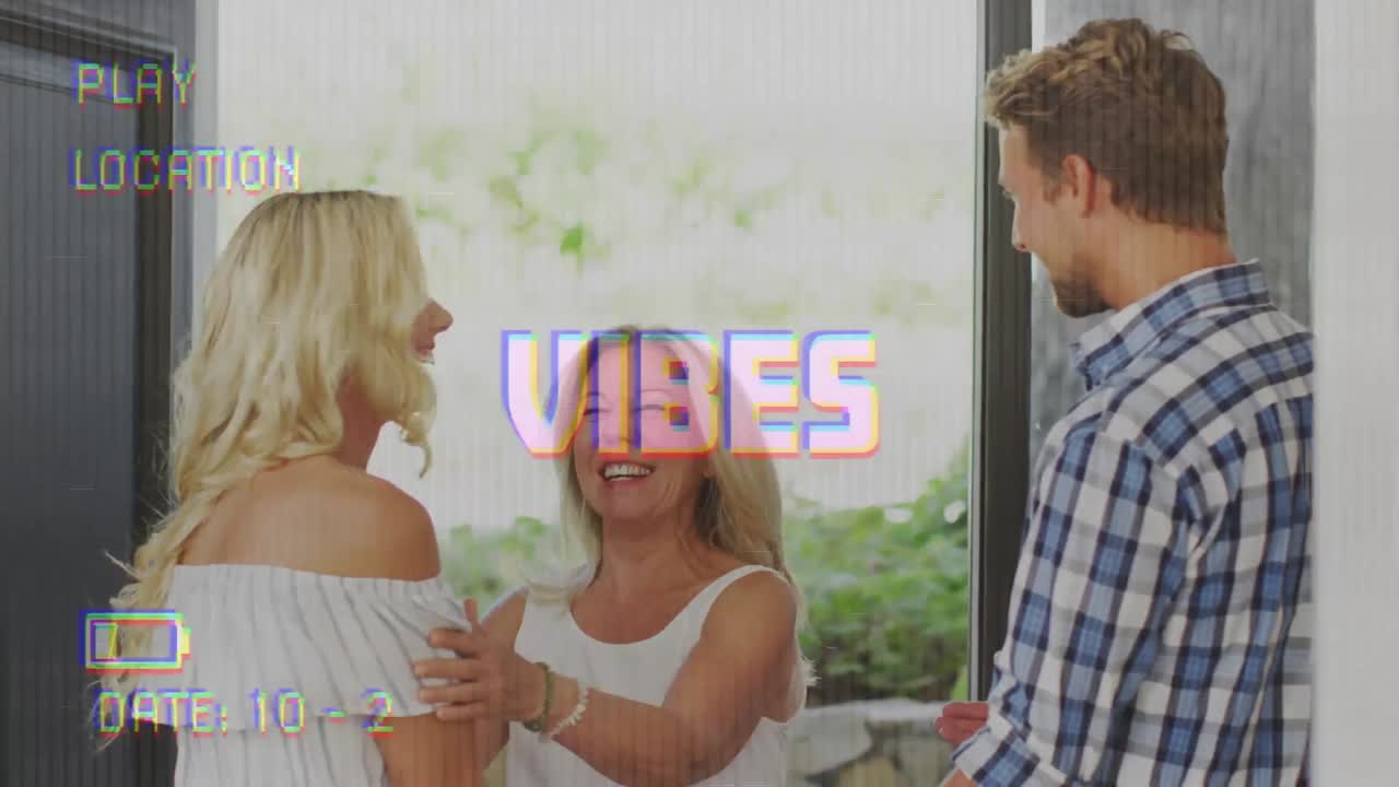 디지털 인터페이스로 비디오 카메라 화면에 바이브 텍스트의 애니메이션 촬영 행복한 가족