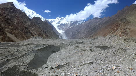 Amplia-Toma-Aérea-De-Passu-Cones-Pakistan,-Cinemática-Amplia-Y-Reveladora-Toma-De-Drones