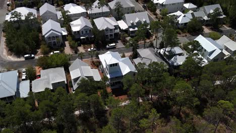 Beach-Houses-And-Lush-Foliage-On-Gulf-Of-Mexico-Shoreline-In-Panama-City,-Florida