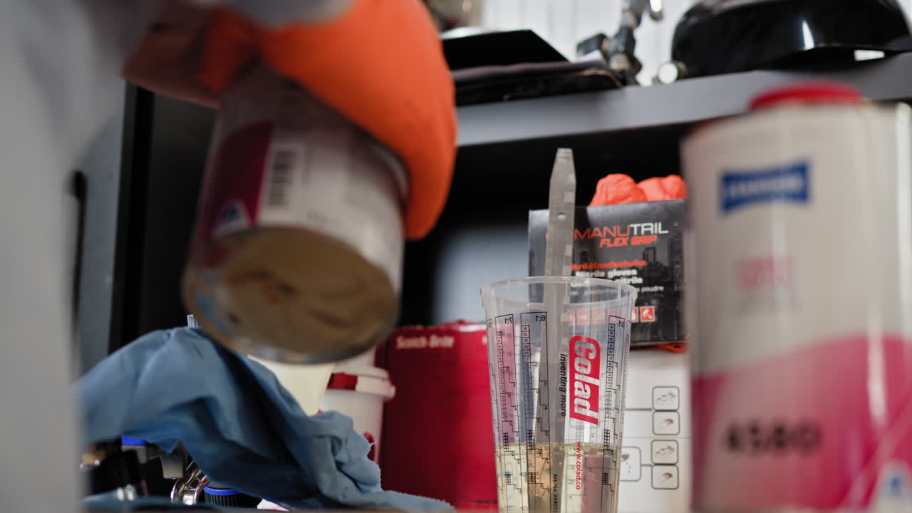 proceso de mezcla de pinturas para automóviles