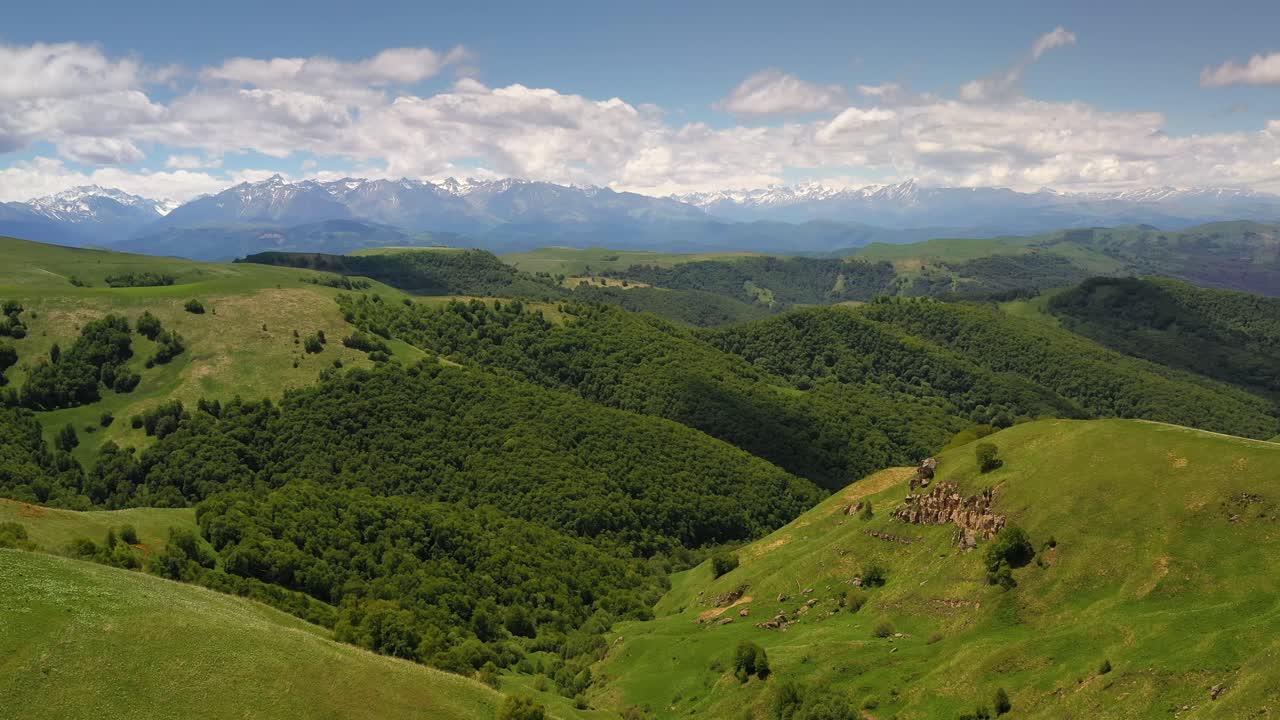 Sorvolando un altopiano. Splendido paesaggio naturale.