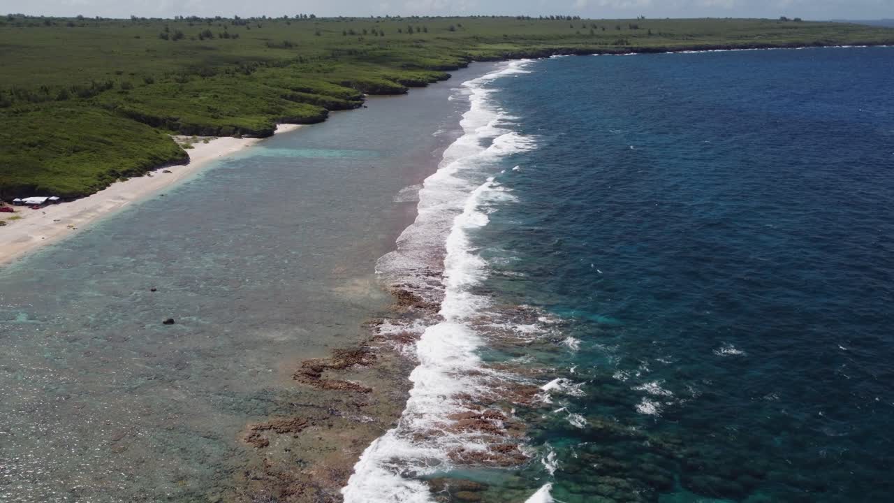 티니안 해변의 드론 촬영