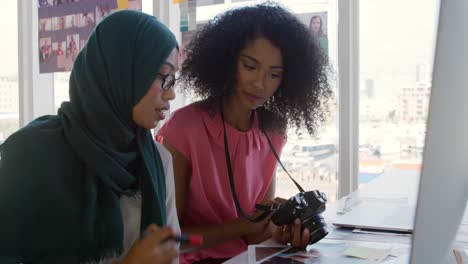 Young-women-working-in-a-creative-office