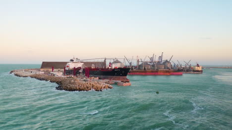 Ship-refueling-station-in-the-Gulf-of-Mexico