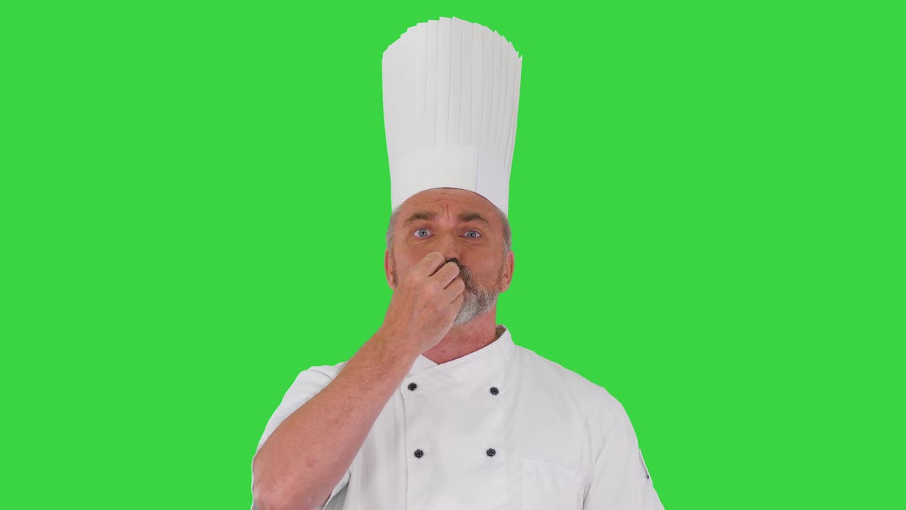 Cuoco uomo che fa un gesto di approvazione alla telecamera su uno schermo verde, Chroma Key.