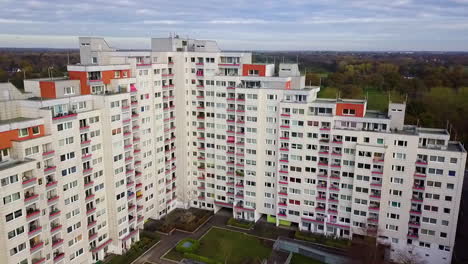 Großwohnsiedlung-Mit-Büro--Und-Wohnhäusern-Von-Osterholz-tenever-In-Bremen,-Deutschland