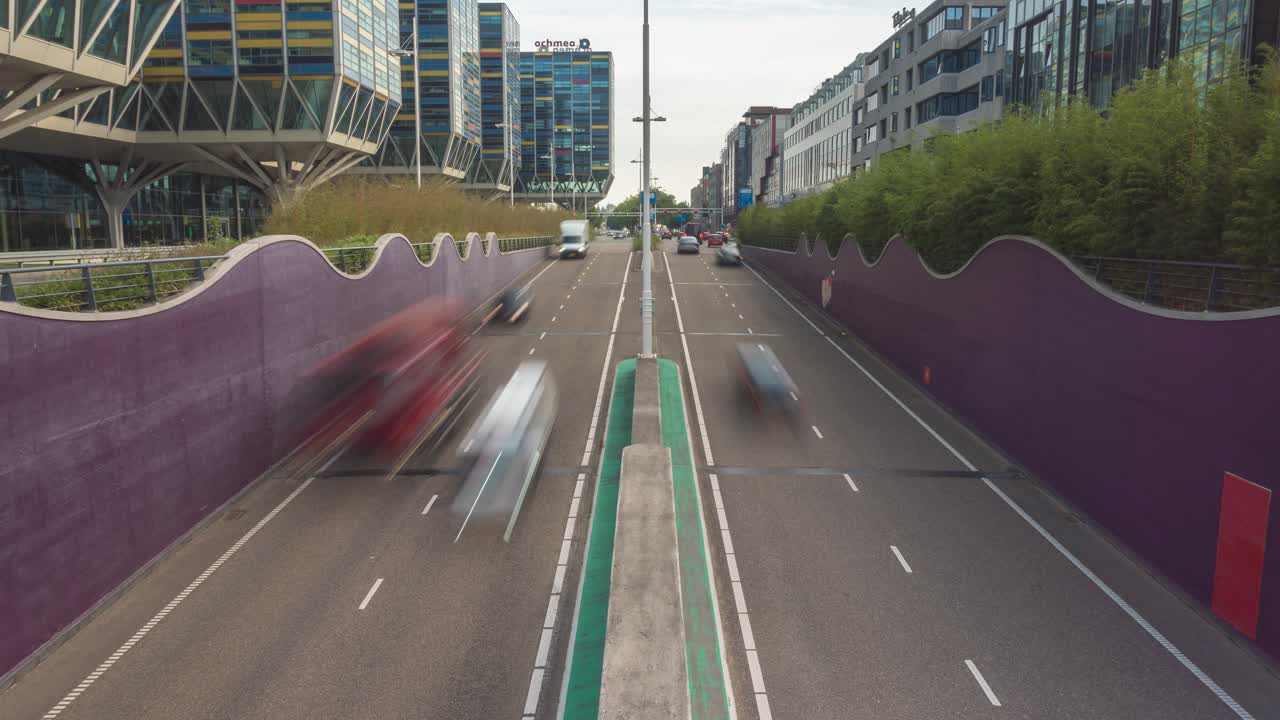 flujo de tráfico en leiden cbd, arquitectura moderna de edificios, lapso de tiempo