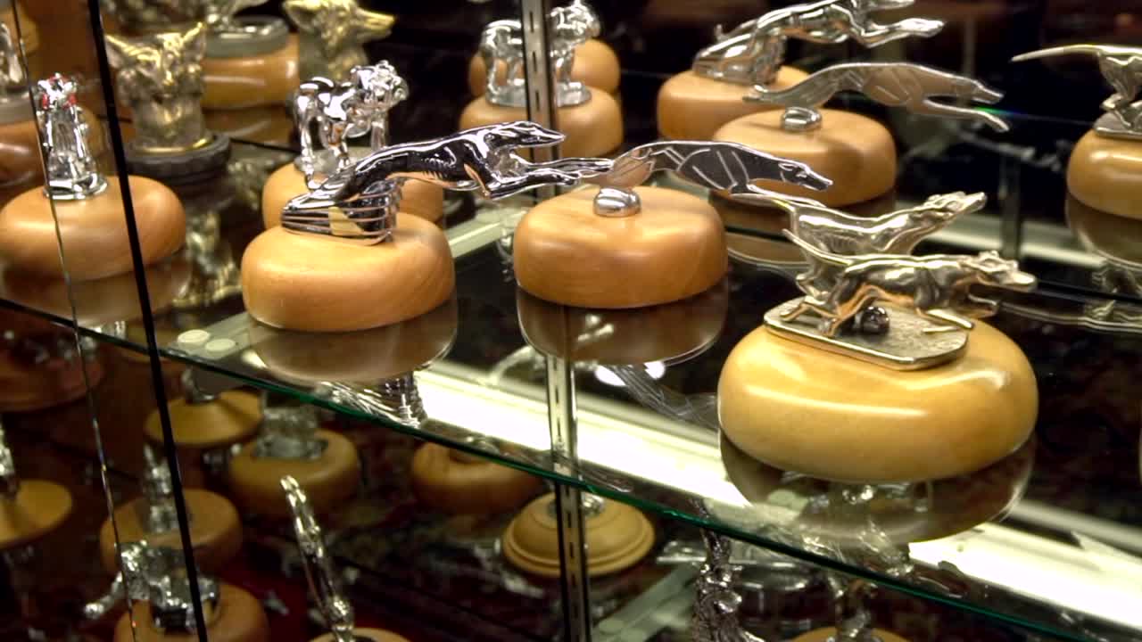 고대 자동차 후드 장식품