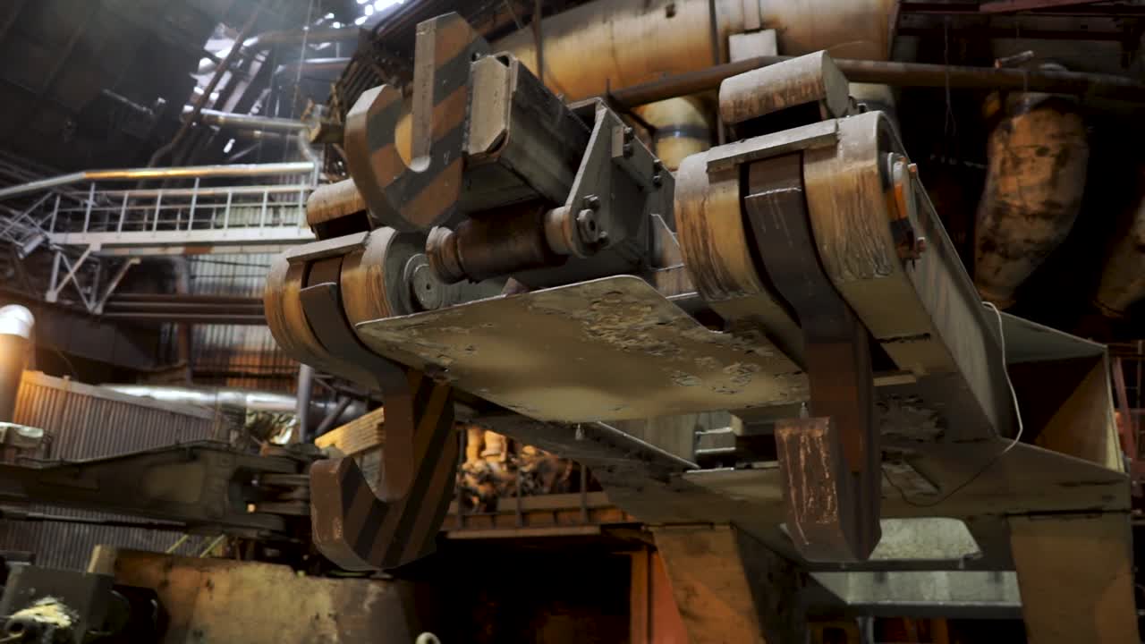 공장에서의 산업용 크레인