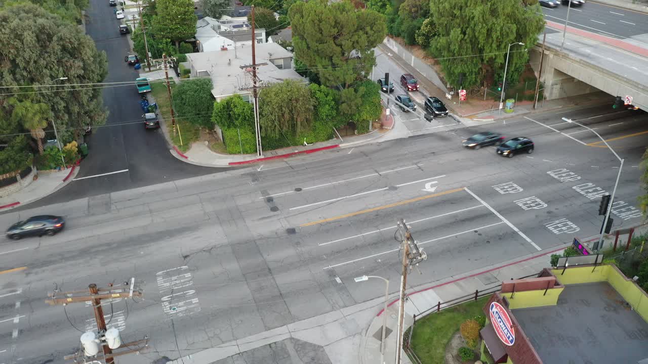 ambulancia respondiendo a llamada de emergencia