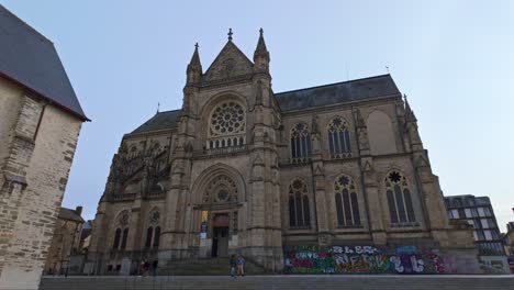 Basílica-De-Notre-Dame-De-Bonne-Nouvelle,-En-La-Plaza-Place-Sainte-Anne,-Centro-De-La-Ciudad-De-Rennes,-Bretaña-En-Francia