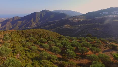 Aéreo:-Las-Montañas-De-Samos-Durante-La-Puesta-De-Sol