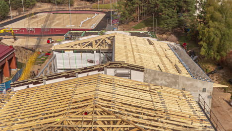 Zeitraffer-Dachkonstruktion-Auf-Einer-Fabrik--Oder-Gewerbebaustelle-Aus-Der-Perspektive-Von-Oben