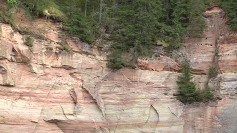 panorama de un gran afloramiento de piedra arenisca de taevaskoja