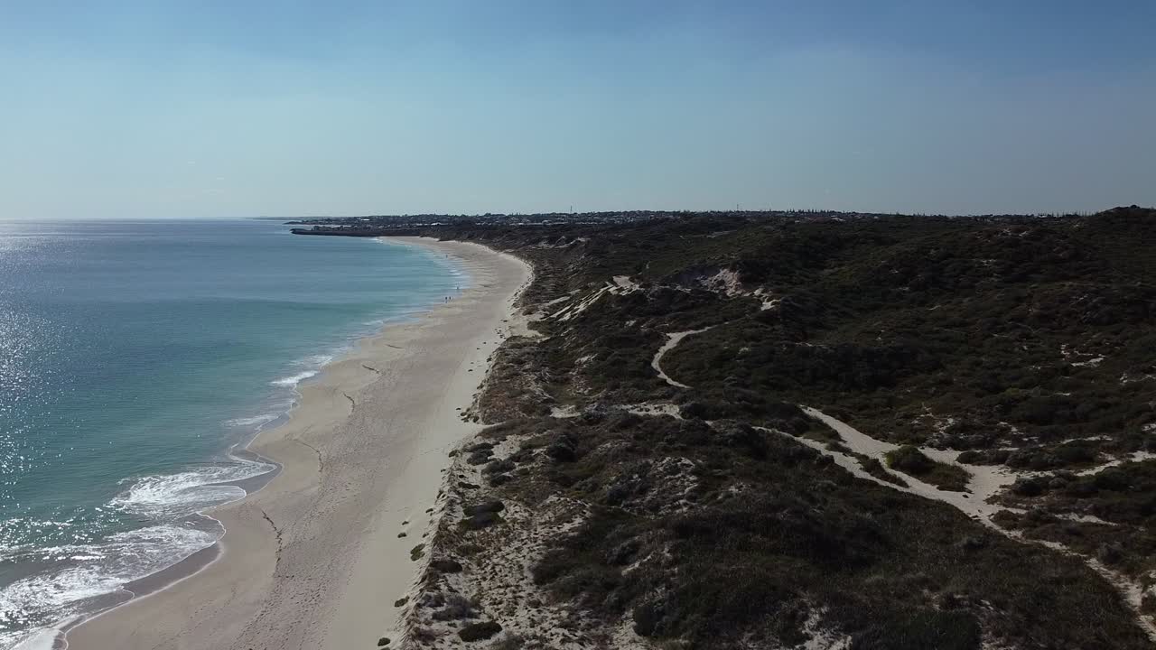 Vista aerea su una splendida spiaggia e dune, Mindarie, Perth, Australia