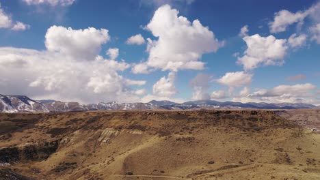 Eine-Schöne-Pfanne-über-Einem-Westlichen-Butte