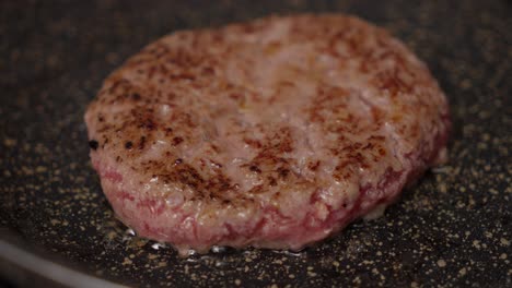 sizzling pan and oil’s gleam, tasty beef mince ready, starts to steam
