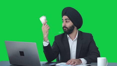 Egoistischer-Indischer-Sikh-Geschäftsmann,-Der-Geld-Als-Fan-Greenscreen-Verwendet