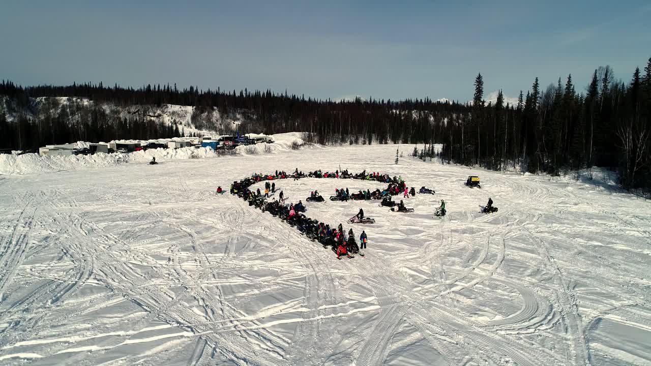 암에 대한 알래스카 스노우 머신 타기. 피터스빌, 알래스카