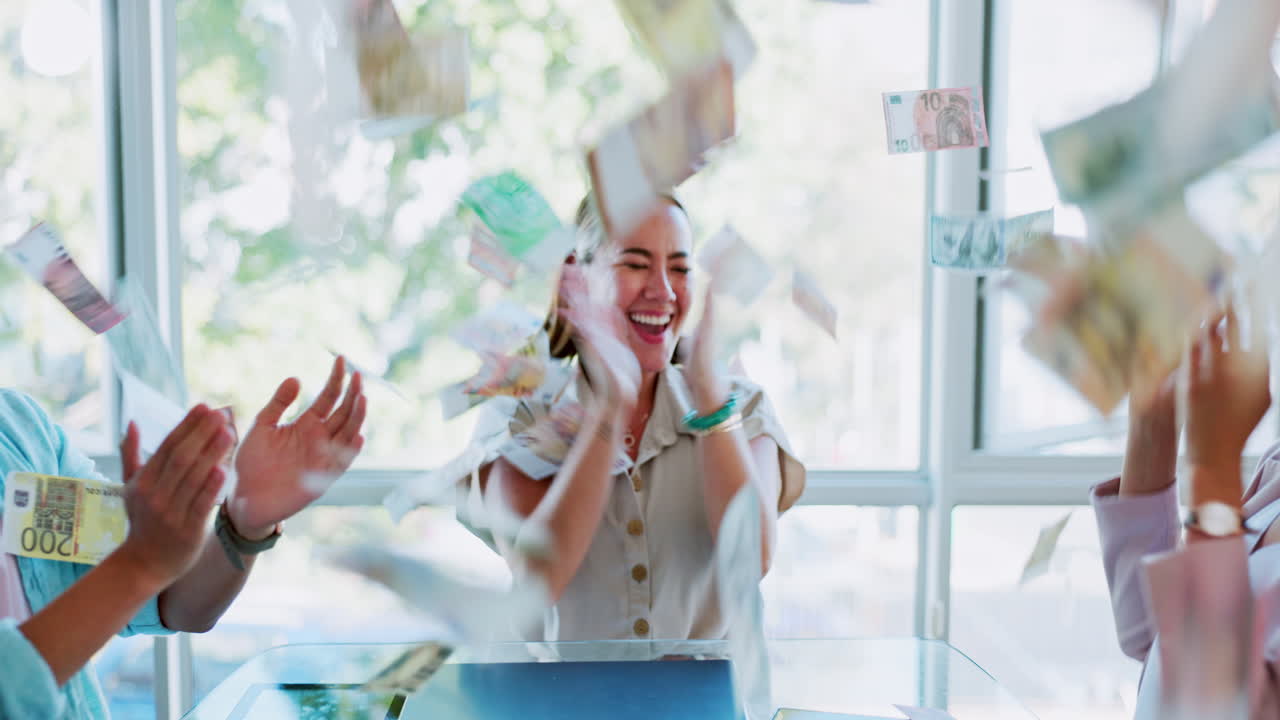 현금, 돈의 비와 사업가들의 성공