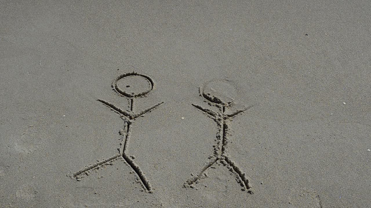 Strandzand zomerse inscriptie in het zand. Fotoshoot op het strand.