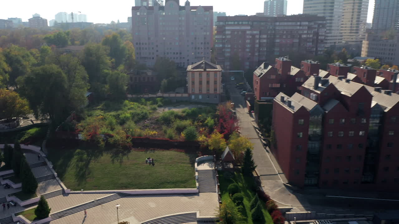vista aérea del paisaje urbano con parques y edificios