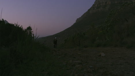 cuando las montañas llaman, vengo corriendo