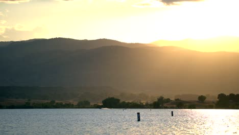 Blick-Auf-Den-Felsbrockenreservoir-Bei-Sonnenuntergang