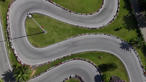vista aérea de una pista de go-kart