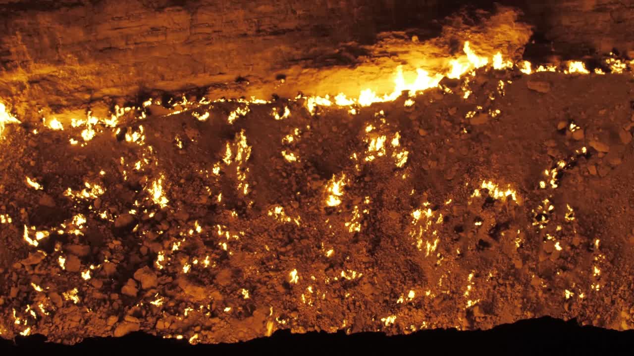 가스 분화구 투르크메니스탄의 불꽃 02