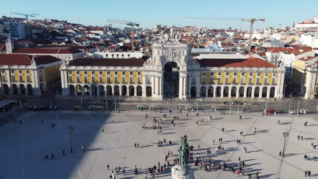 Piazza del Commercio a Lisbona, ripresa con drone 4K