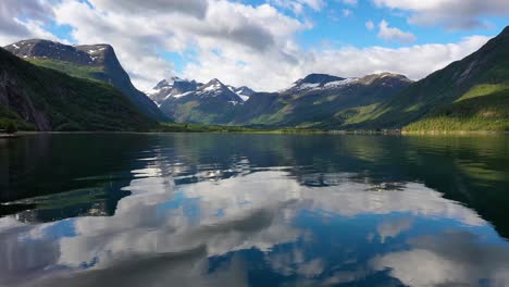 imágenes aéreas de la hermosa naturaleza de noruega.