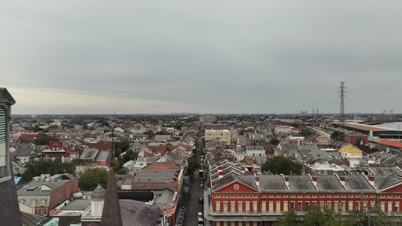 세인트 루이 대성당에서 프렌치 터까지 공중에서 볼 수 있습니다.