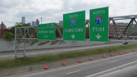 Slow-motion-view-of-freeway-in-Detroit-2